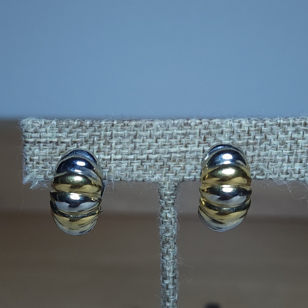 Vintage  Two-Tone Ckip On Earrings Huggies Dome Scalloped